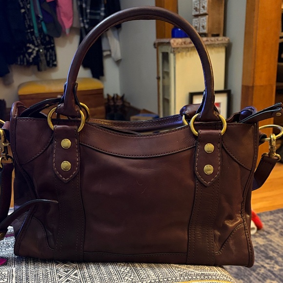 Frye brand, beautiful leather Handbag with adjustable strap. - Picture 2 of 8